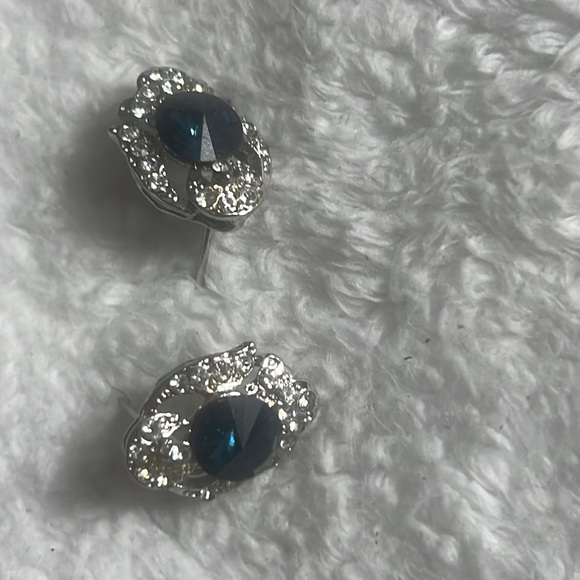 DIAMOND EARRINGS - Picture 2 of 2